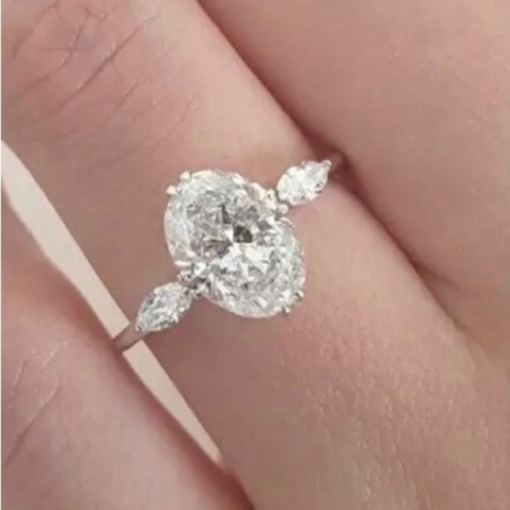 Size 6 sterling oval cut ring. Gorgeous!!!!
